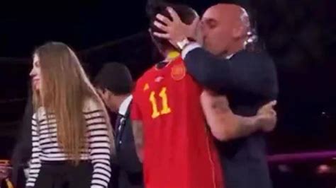 Spain soccer head wont resign for kissing player at。